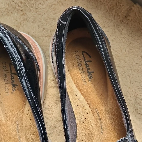 Clarks Black Patent Leather Loafers with Moccasin Design - Picture 2 of 5